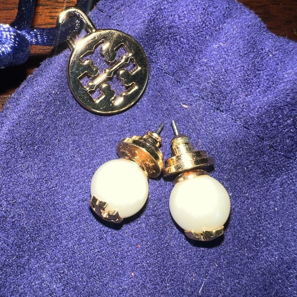Tory Burch Kira Pearl Stud Earrings - EUC - ivory/Tory gold - Picture 5 of 7